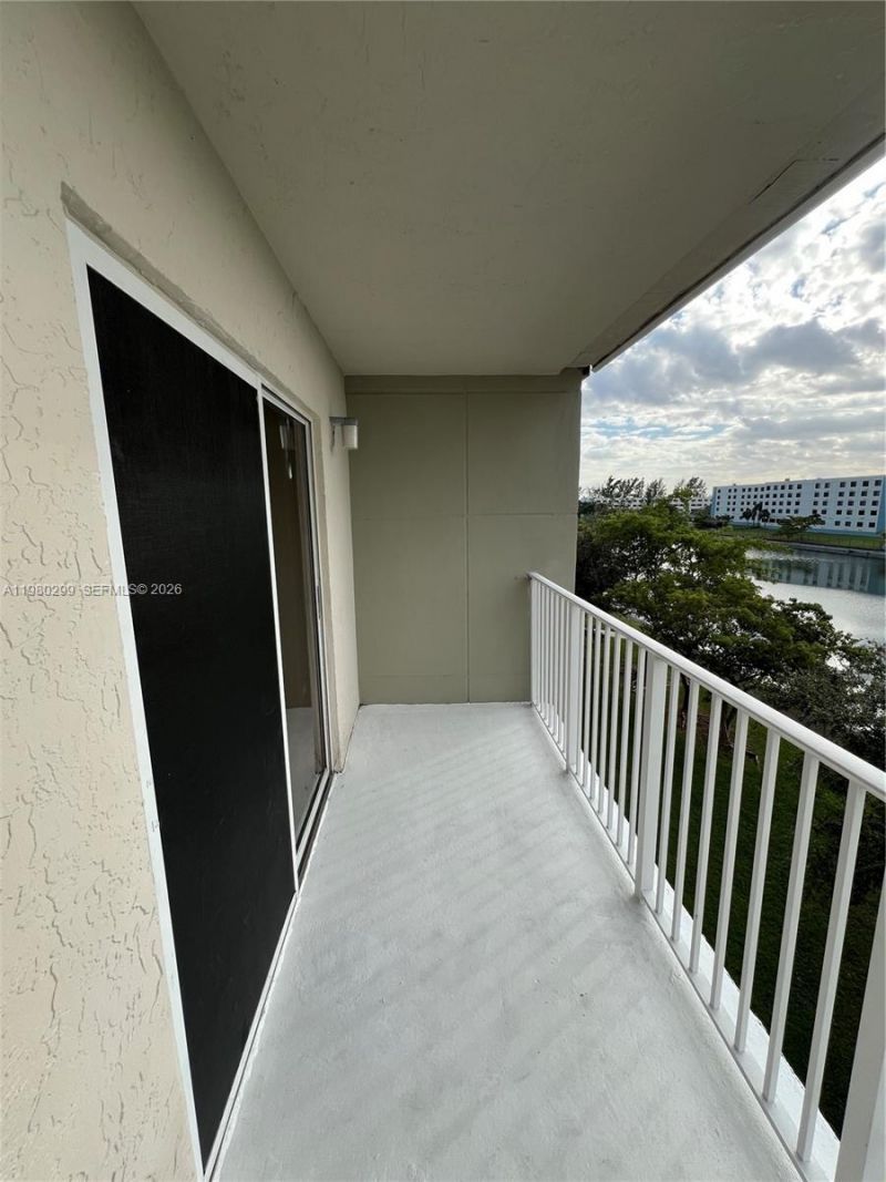 8260 SW 210th St , Unit 302, Cutler Bay, FL 33189 Photo