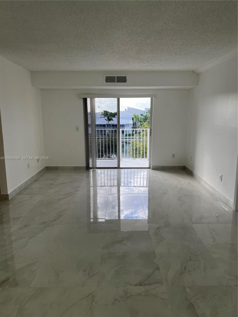 8260 SW 210th St , Unit 302, Cutler Bay, FL 33189 Photo
