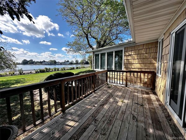 1090 Bayhead Drive , Mamaroneck, NY 10543