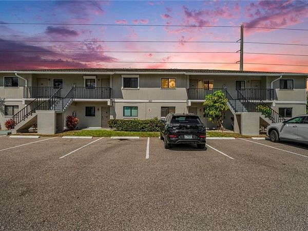 423 Cape Coral PKWY W, Unit 203 (207), CAPE CORAL, FL 33914
