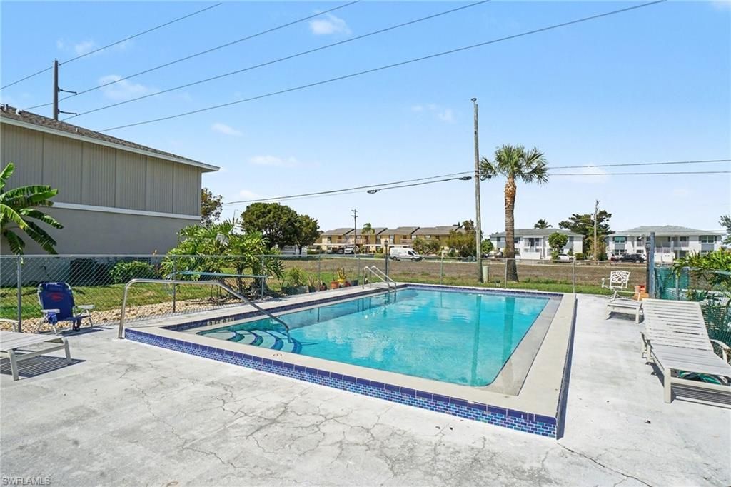 423 Cape Coral Pkwy W, Unit 203 (207), Cape Coral, FL 33914 Photo