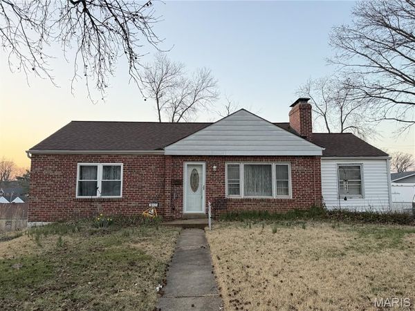 7025 Greenholly Drive, St Louis, MO 63123