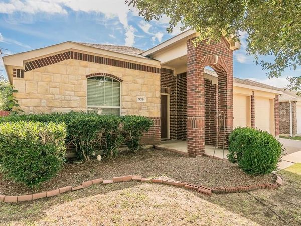 936 Furlong Drive, Grand Prairie, TX 75051