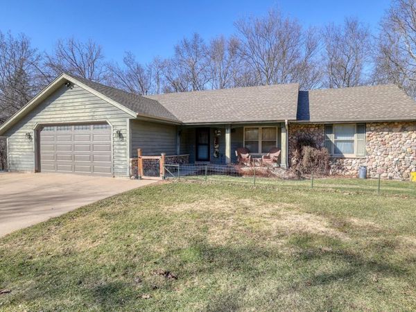 W276S4440 Elk Valley COURT, Waukesha, WI 53189