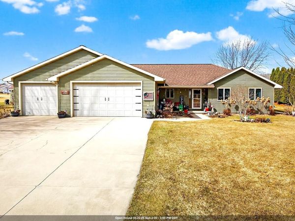 426 WOODEN SHOE CIRCLE, Kaukauna, WI 54130