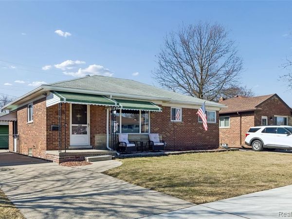 25907 Harmon Street, St. Clair Shores, MI 48081