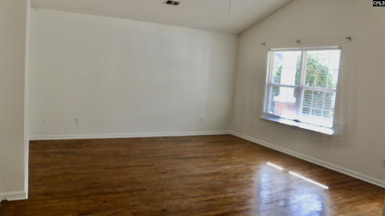 116 Stanley Court  Photo 5