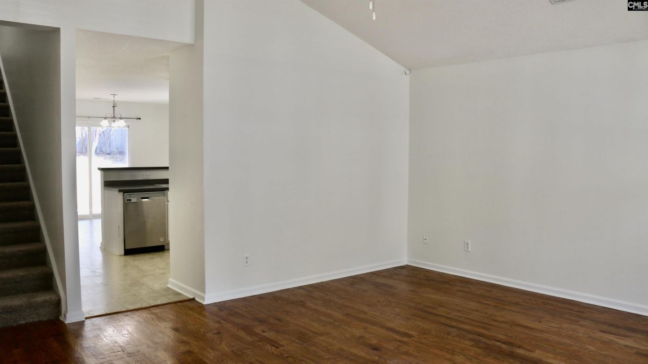 116 Stanley Court  Photo 6