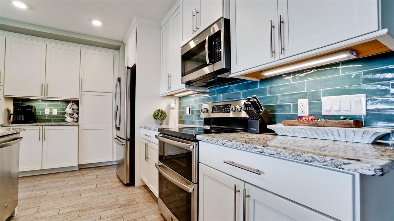 379 Aruba Circle , Unit 303, Bradenton, FL 34209 Photo