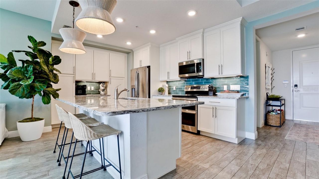 379 Aruba Circle , Unit 303, Bradenton, FL 34209 Photo