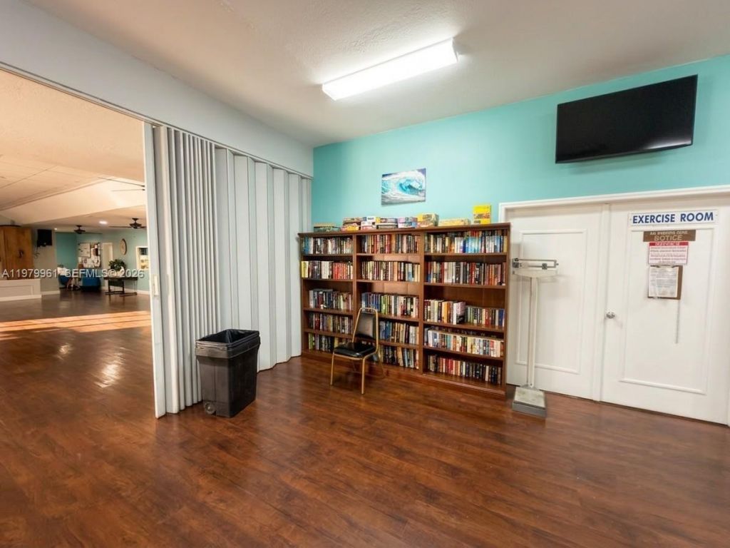 2841 Somerset Dr, Unit 307, Lauderdale Lakes, FL 33311 Photo