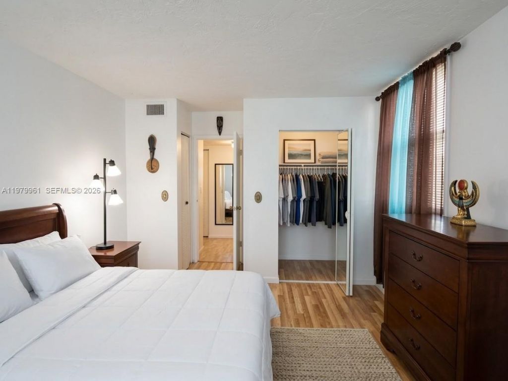 2841 Somerset Dr, Unit 307, Lauderdale Lakes, FL 33311 Photo