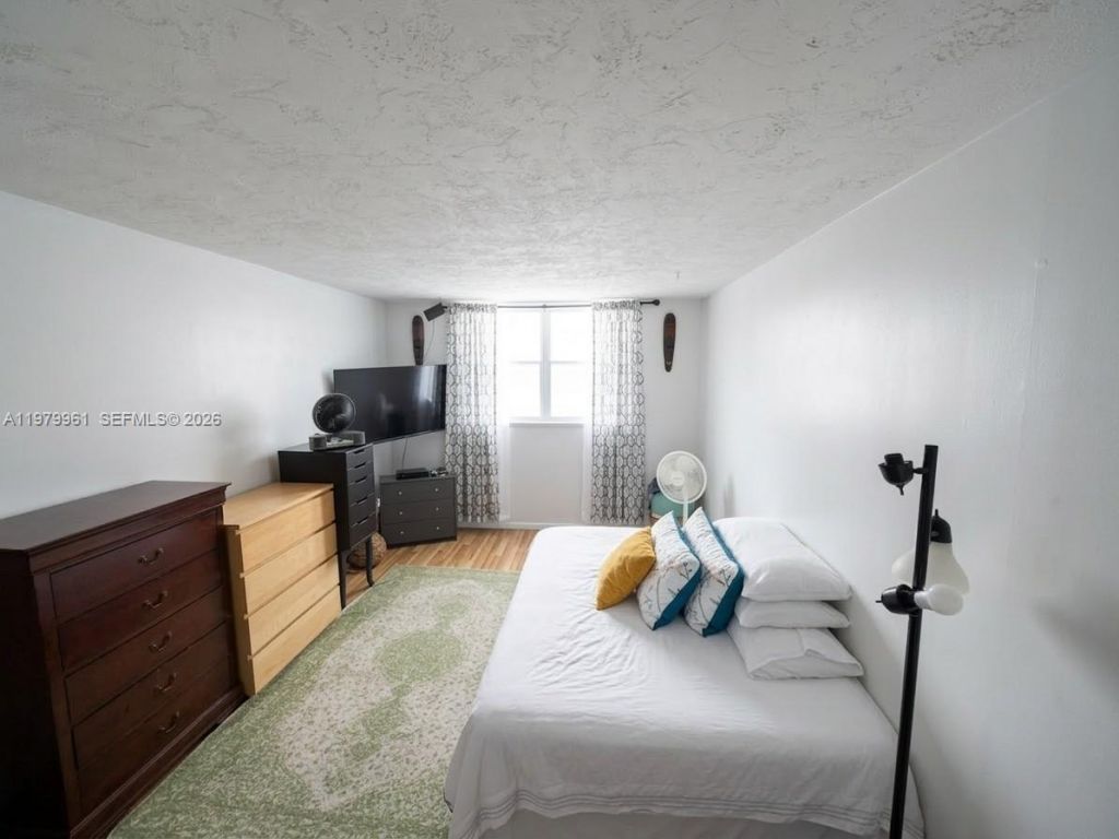 2841 Somerset Dr, Unit 307, Lauderdale Lakes, FL 33311 Photo