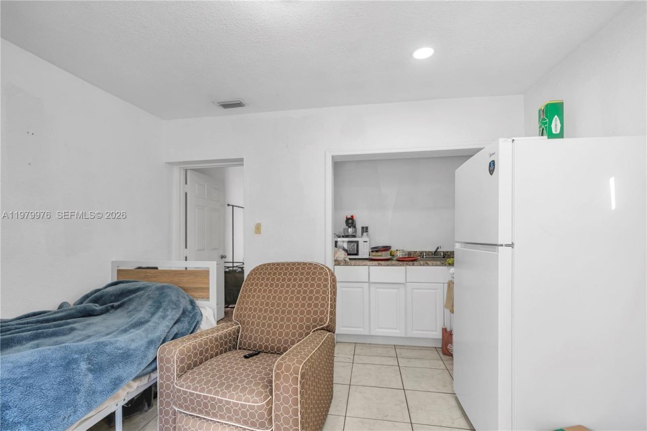 2900 SW 19th St, Miami, FL 33145 Photo