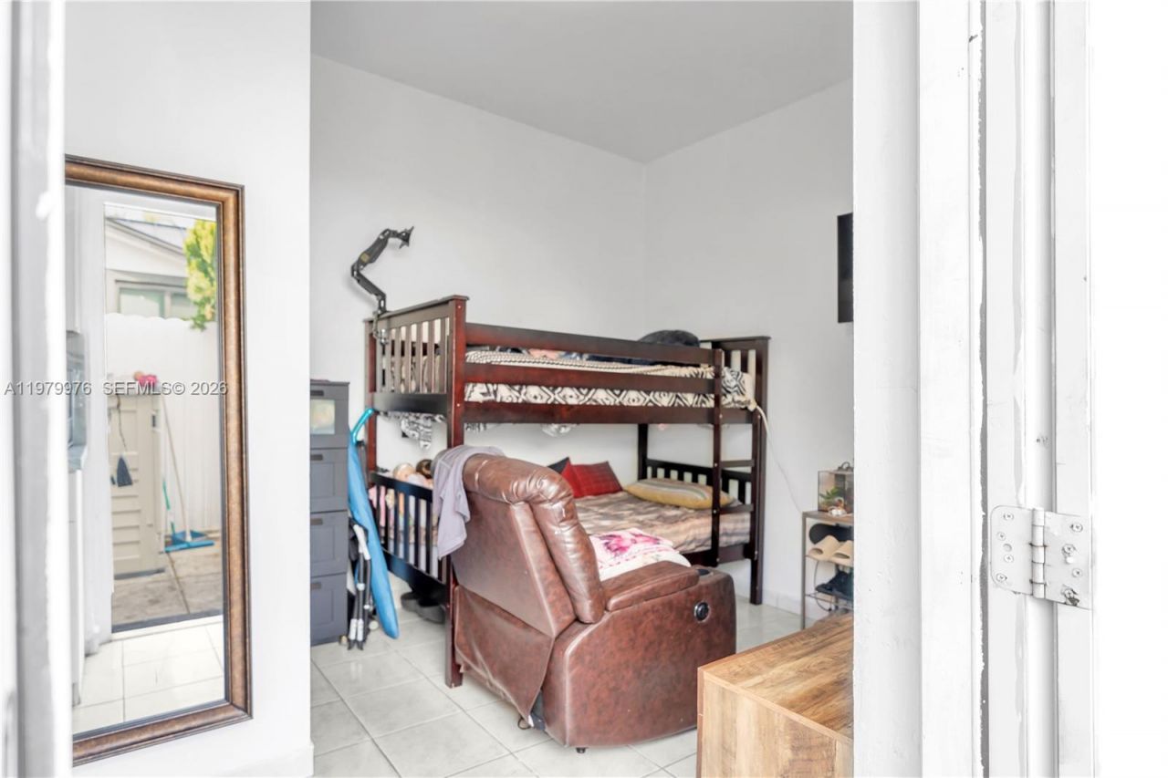 2900 SW 19th St, Miami, FL 33145 Photo