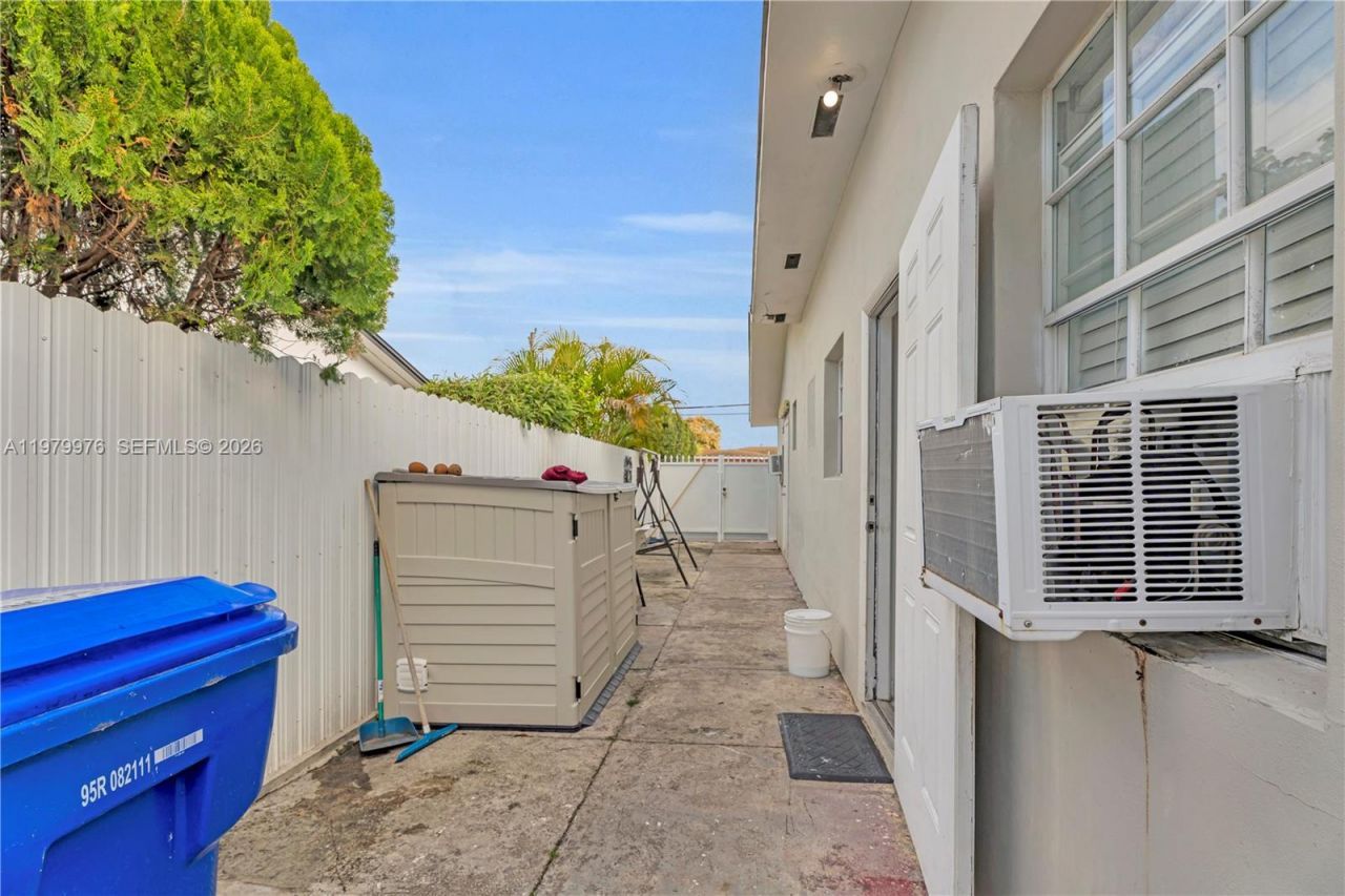 2900 SW 19th St , Miami, FL 33145 Photo