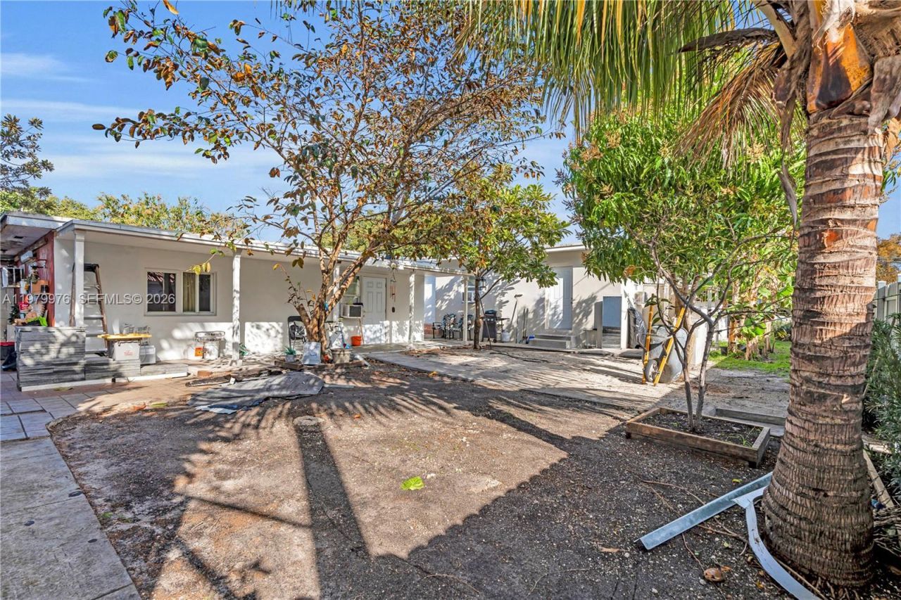 2900 SW 19th St, Miami, FL 33145 Photo