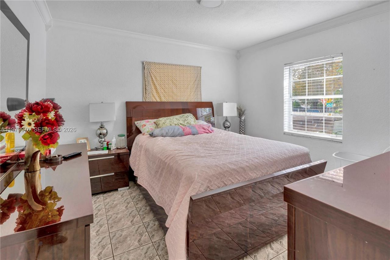 2900 SW 19th St, Miami, FL 33145 Photo