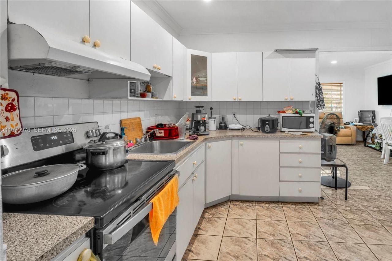 2900 SW 19th St, Miami, FL 33145 Photo