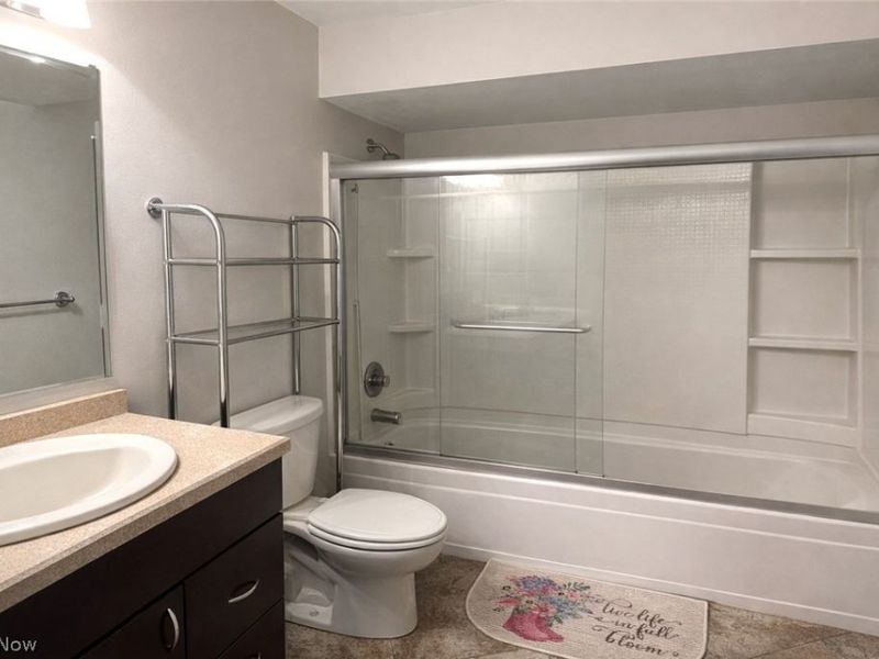 1151 Surrey Point Drive , Warren, OH 44484 Photo 11