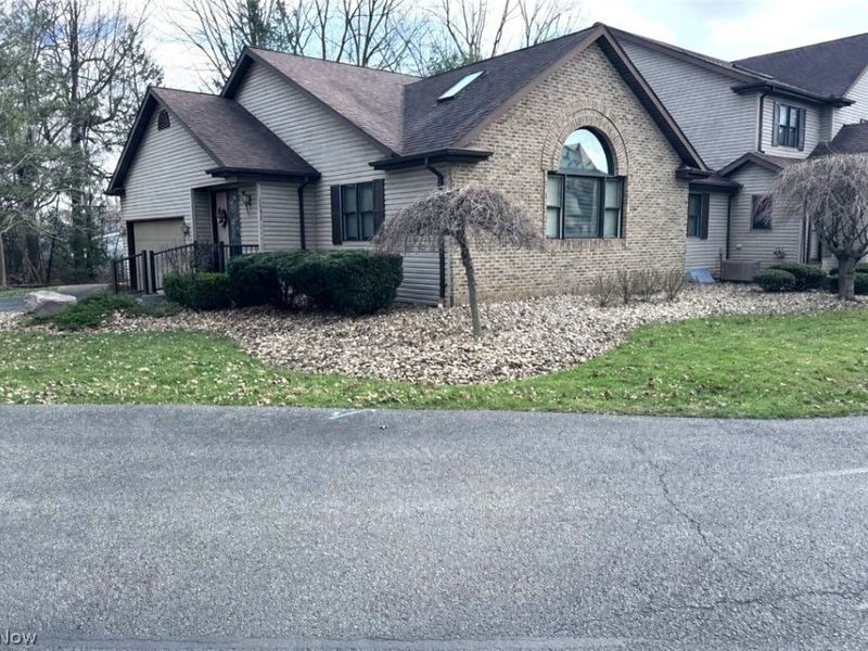 1151 Surrey Point Drive , Warren, OH 44484 Photo 2