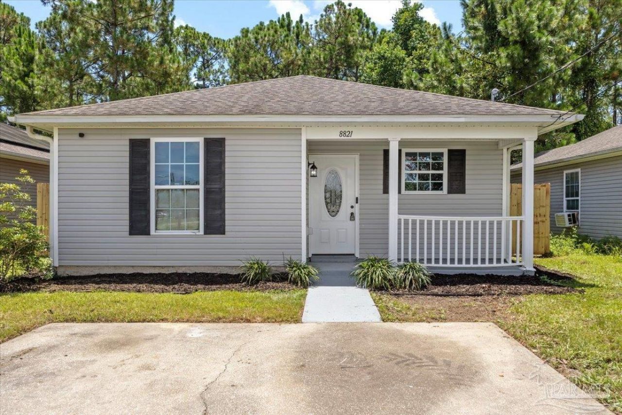 8821 Camshire Cir, Pensacola, FL 32507 Main Photo