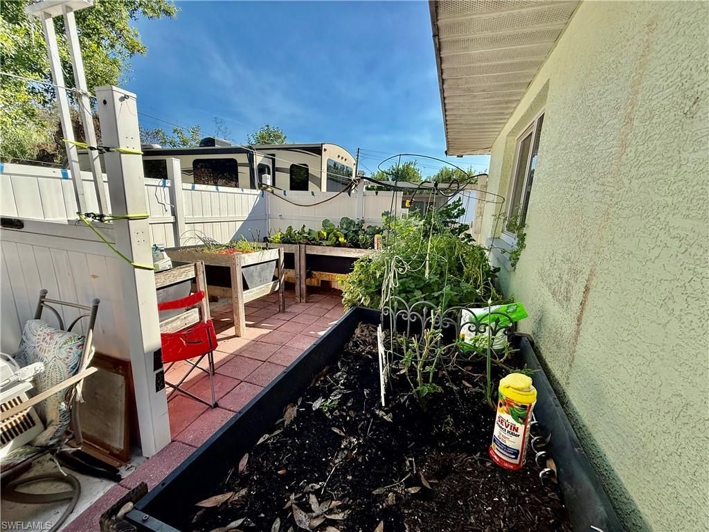 2253 8th Ct, Lehigh Acres, FL 33936 Photo