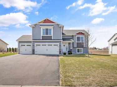 904 Palm Circle, Annandale, MN 55302