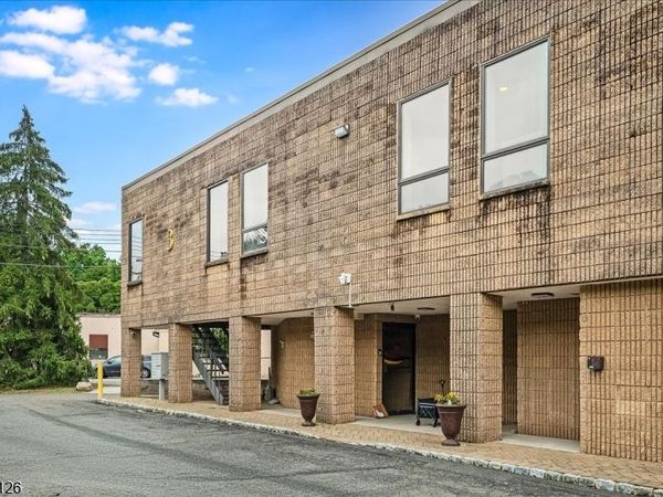 3 Tice Rd, Franklin Lakes, NJ 07417