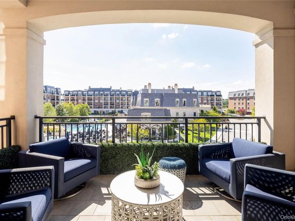 2000 Royal Court , Unit 2103/2105, North Hills, NY 11040