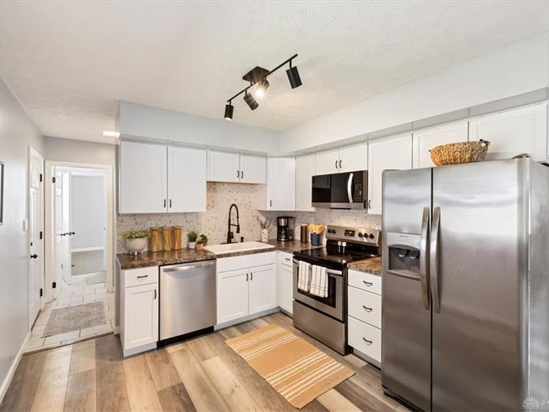 7100 Chatlake Drive, Dayton, OH 45424 Photo 10