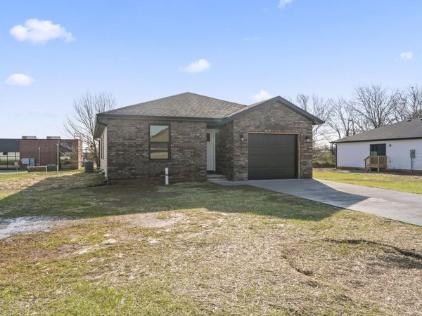 412 N Cherokee Trail, Clever, MO 65631
