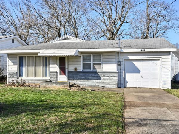 1825 S Weaver Avenue, Springfield, MO 65807