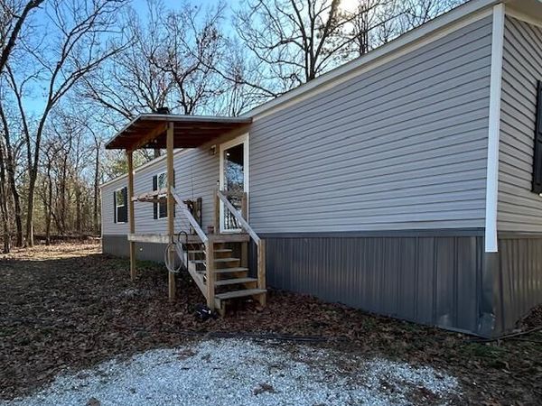 9222 Goldfinch Road, Neosho, MO 64850