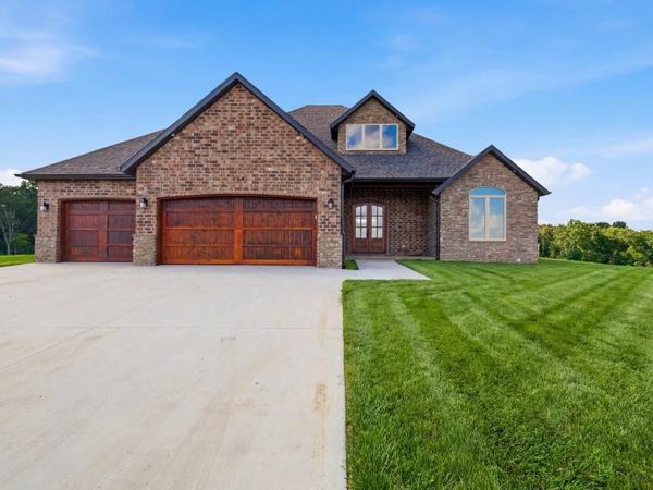 704 W Savanna Court, Nixa, MO 65714