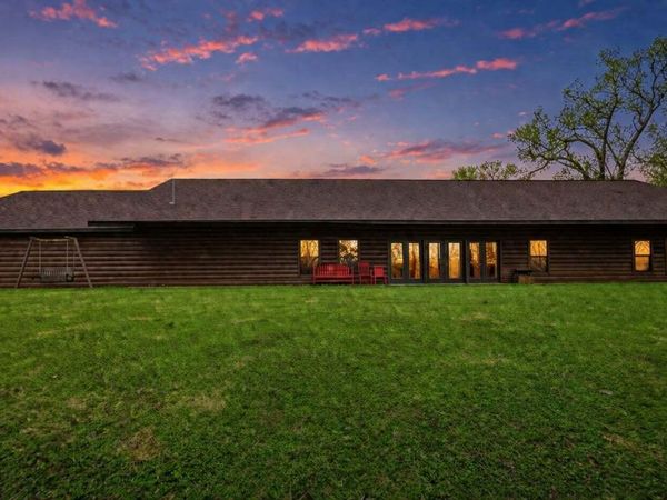 8008 County Road 5090, West Plains, MO 65775