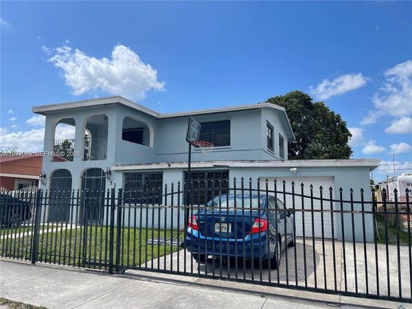 952 E 19th St , Hialeah, FL 33013