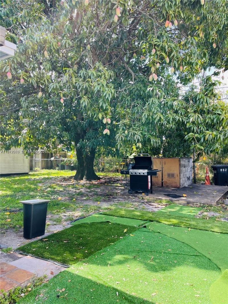 952 E 19th St , Hialeah, FL 33013 Photo