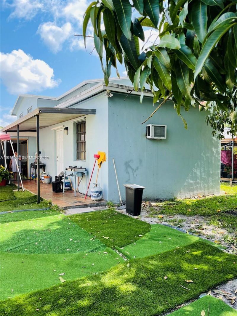 952 E 19th St , Hialeah, FL 33013 Photo