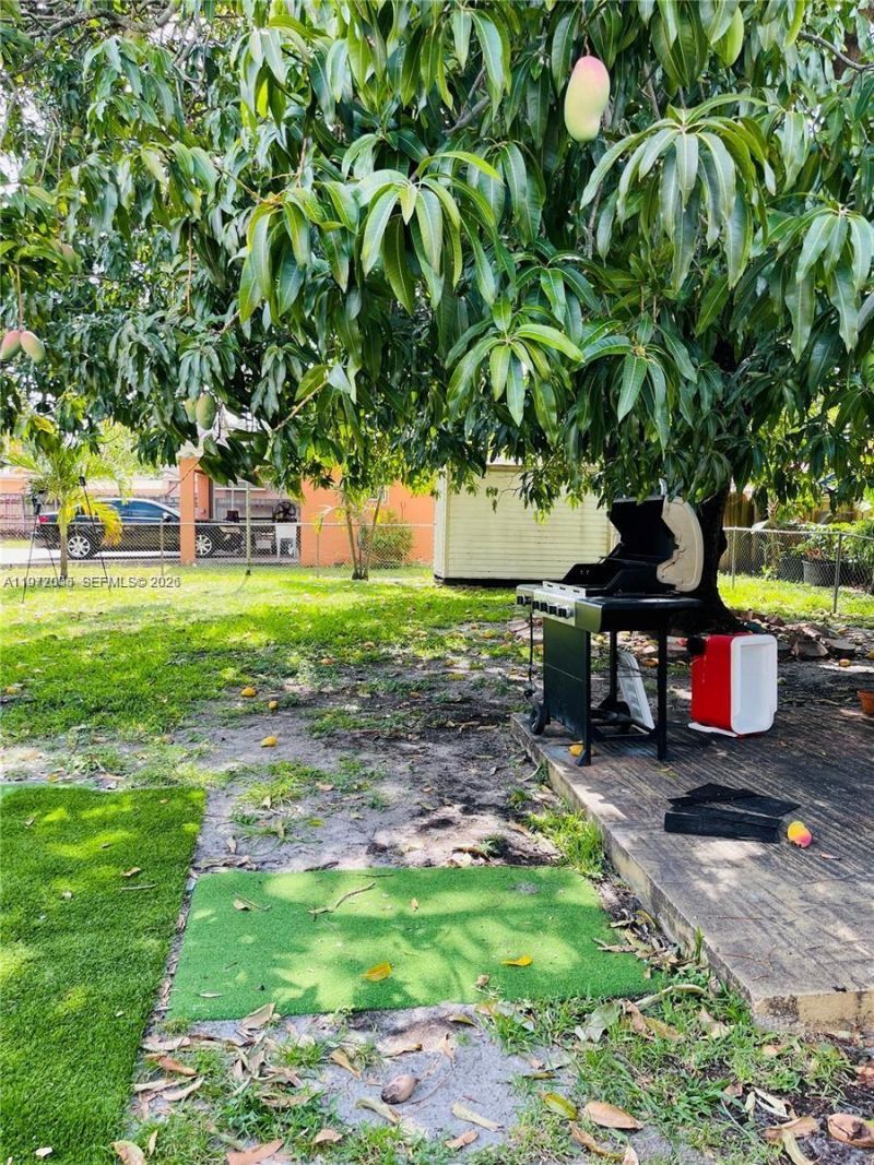 952 E 19th St , Hialeah, FL 33013 Photo