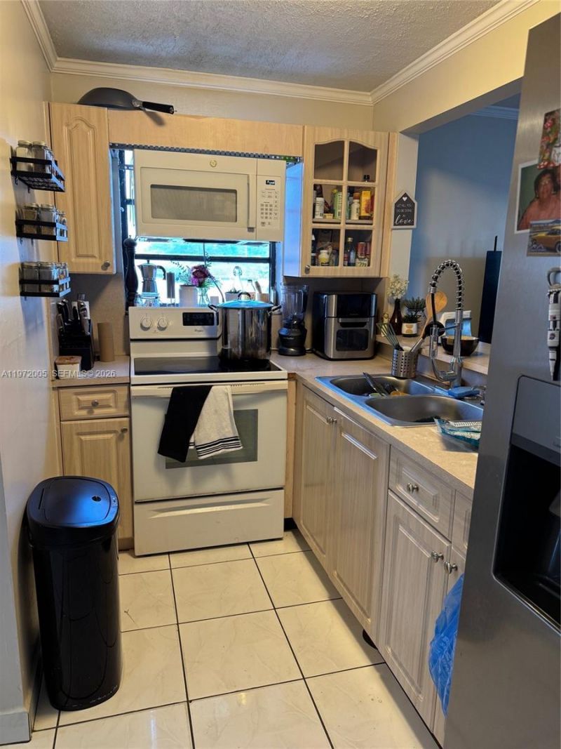 952 E 19th St , Hialeah, FL 33013 Photo