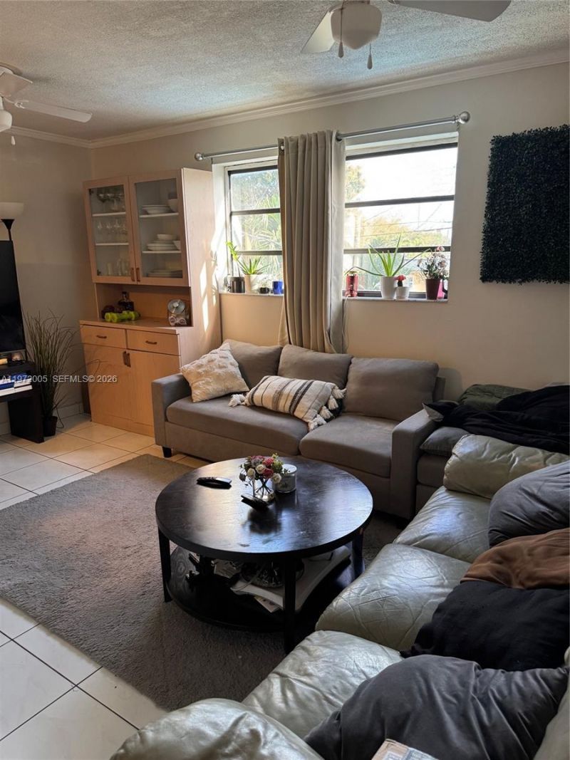 952 E 19th St , Hialeah, FL 33013 Photo