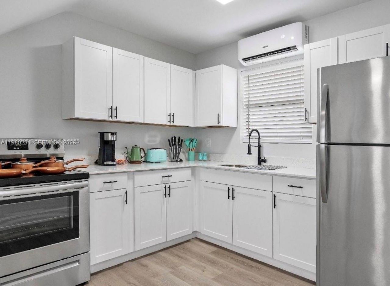 584 NW 30th St , Miami, FL 33127 Photo