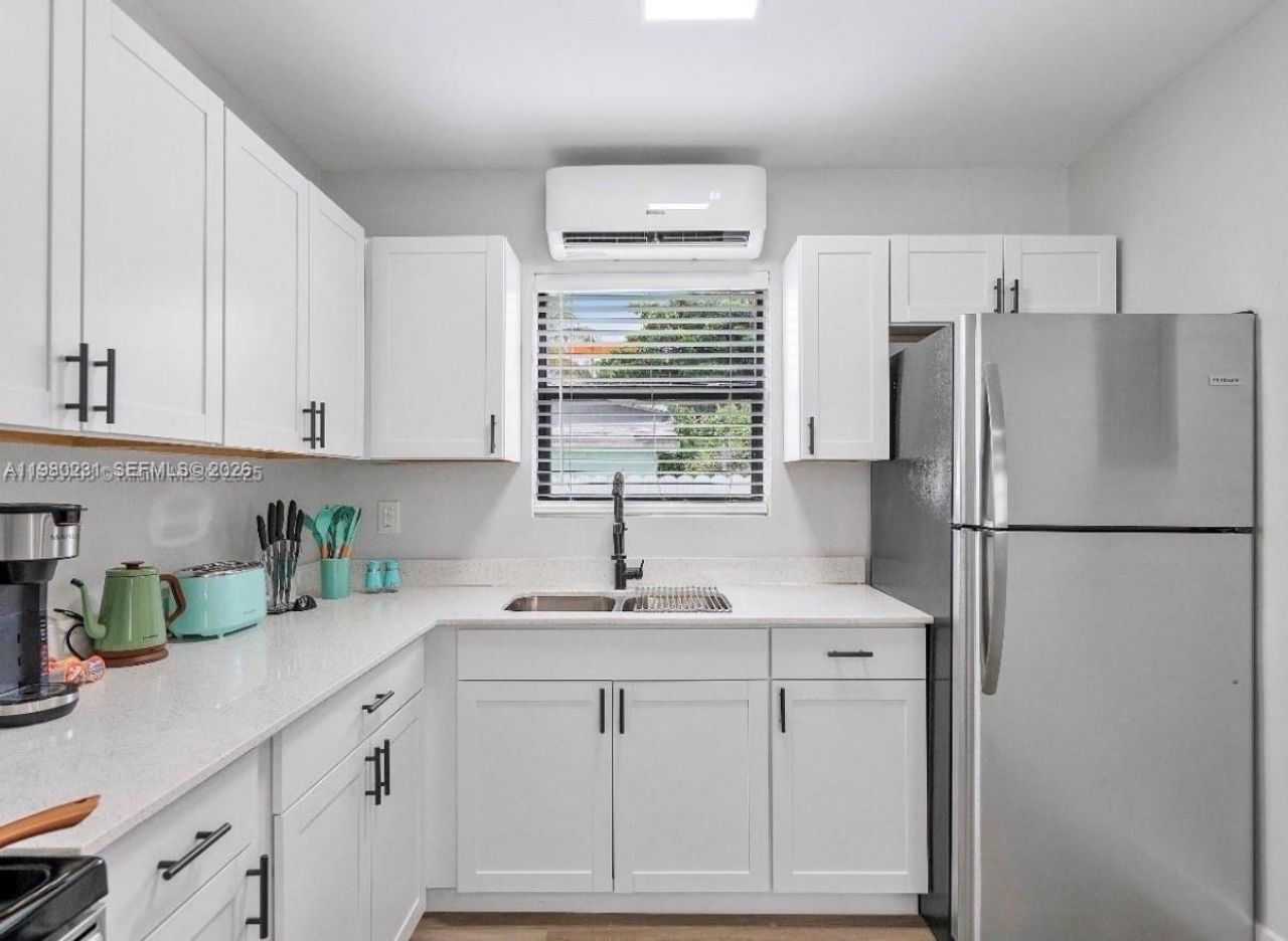 584 NW 30th St , Miami, FL 33127 Photo