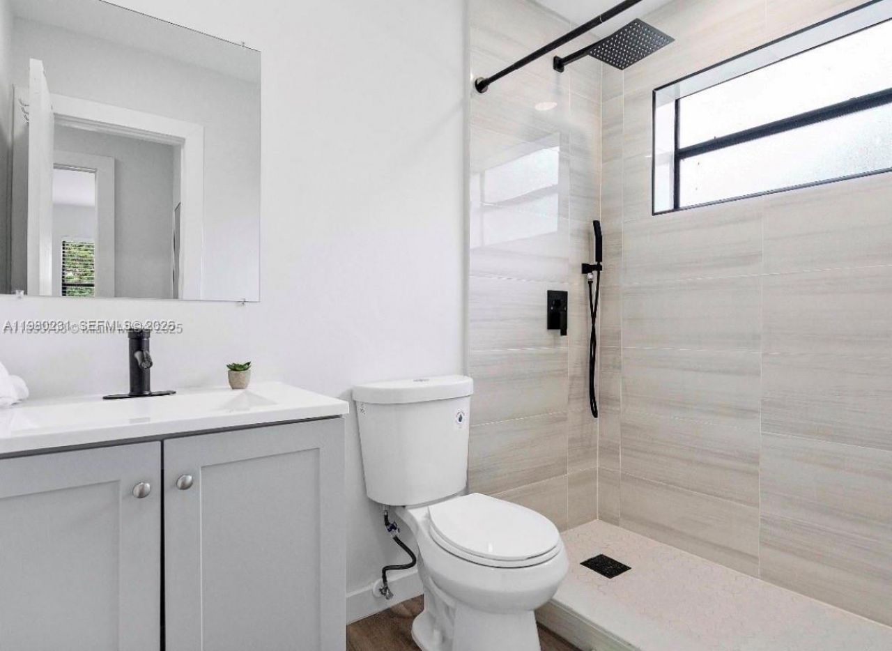 584 NW 30th St , Miami, FL 33127 Photo