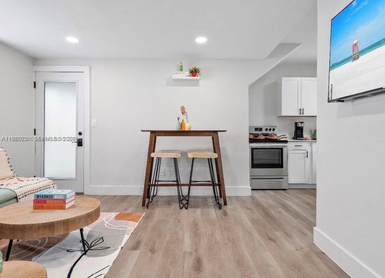 584 NW 30th St , Miami, FL 33127 Photo