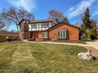 5363 Clearview Drive, Troy, MI 48098