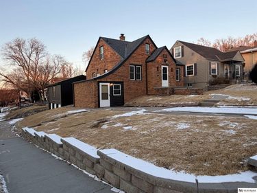 4848 Woolworth Avenue , Omaha, NE 68106