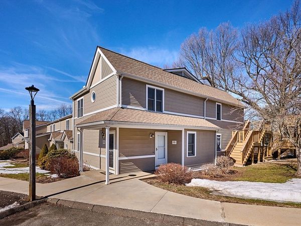 61 Abbey Memorial Dr, Unit 153, Chicopee, MA 01020