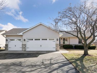 1485 Fireside Road, Waconia, MN 55387